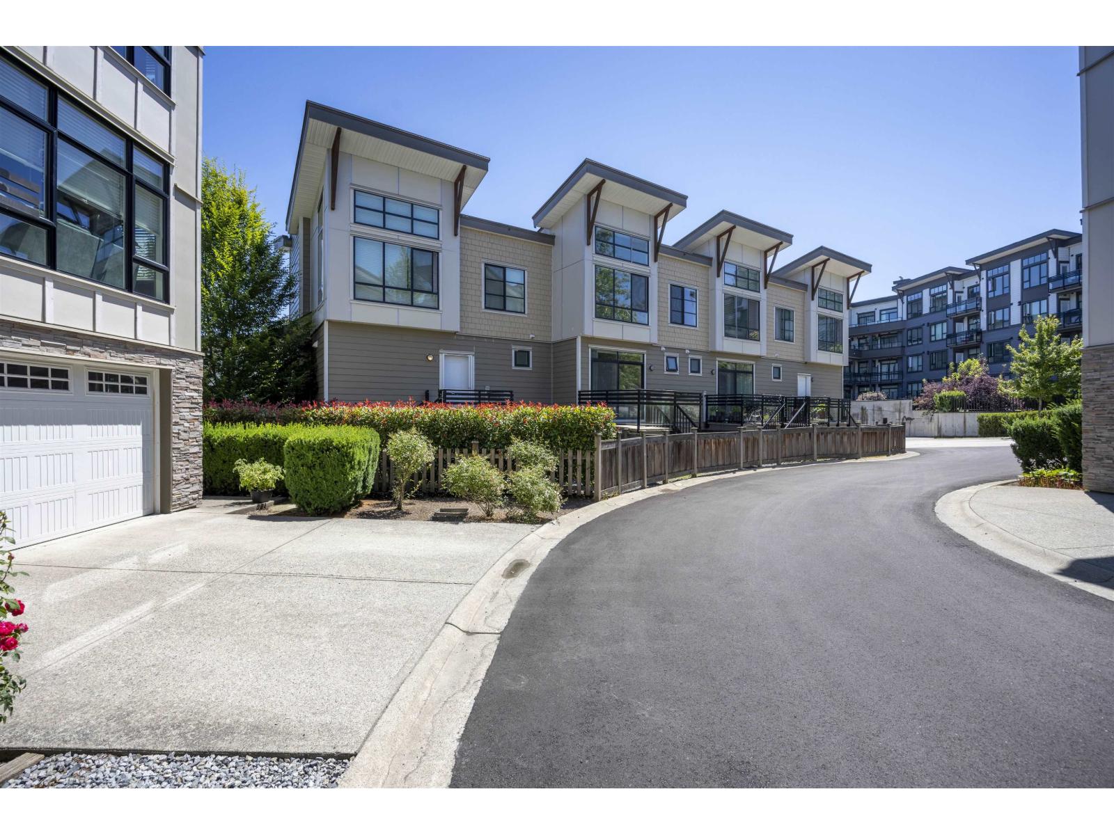 11 9989 E Barnston Drive, Surrey, British Columbia  V4N 6N3 - Photo 4 - R3063493