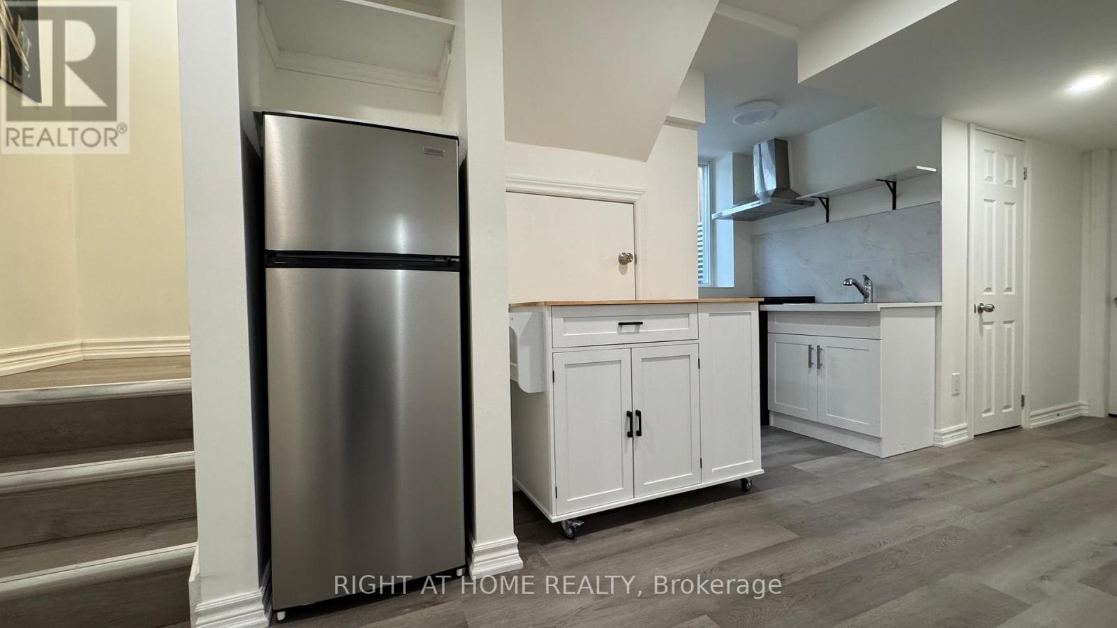 Lower - 1176 Willowbrook Drive, Oakville, Ontario  L6L 2J8 - Photo 6 - W12706942