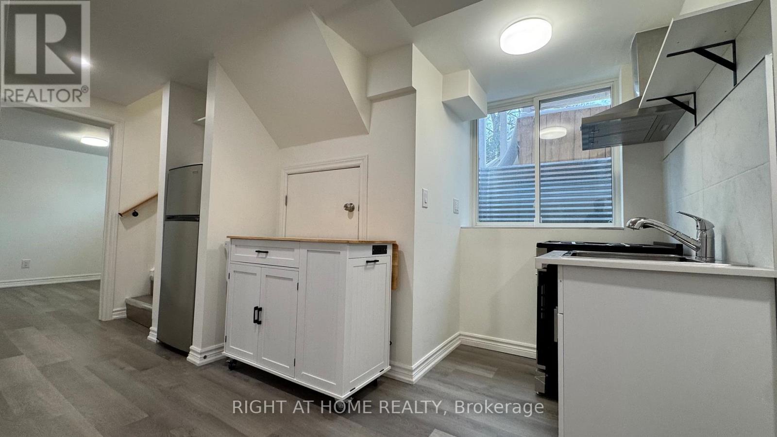 Lower - 1176 Willowbrook Drive, Oakville, Ontario  L6L 2J8 - Photo 7 - W12706942