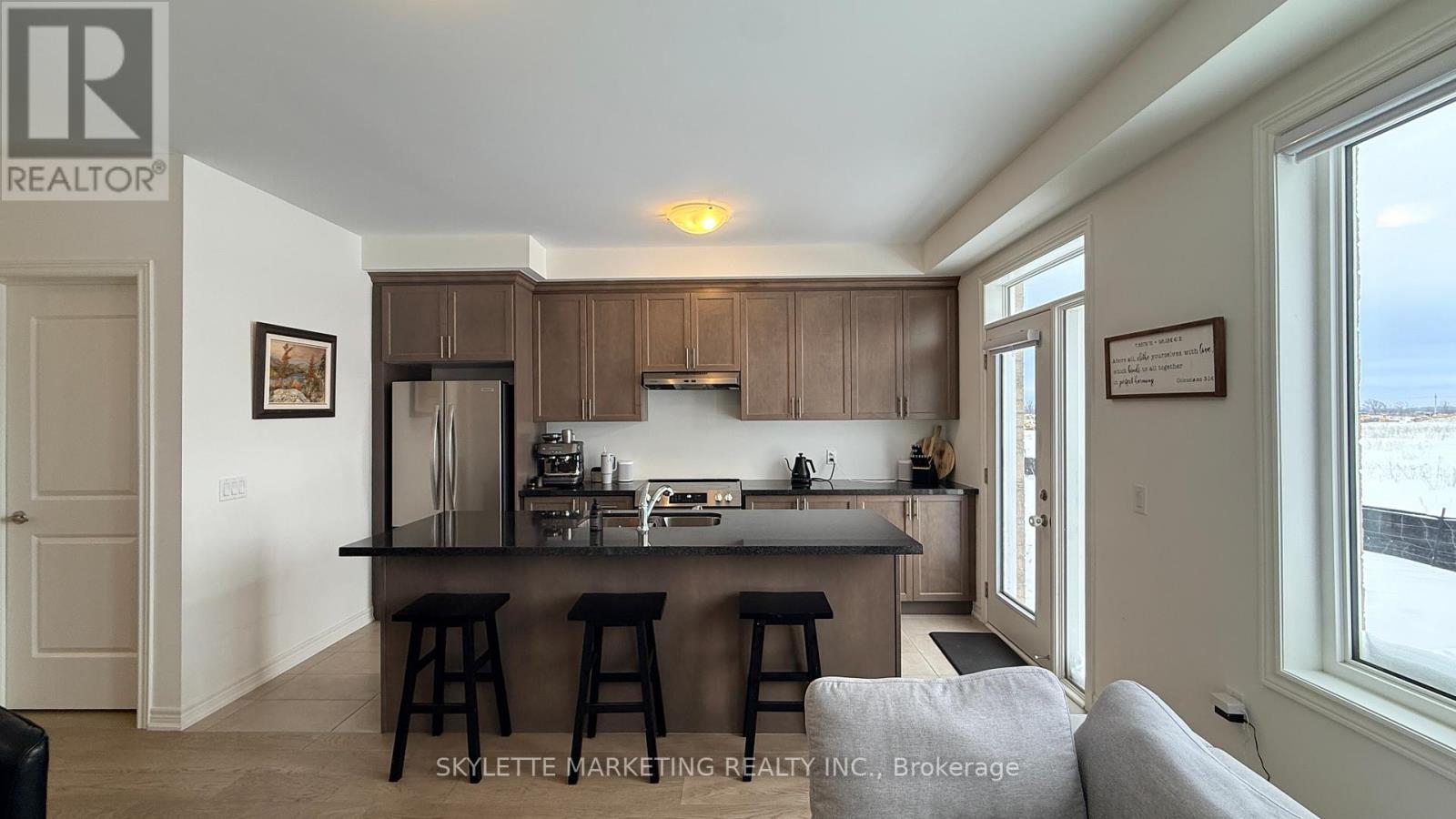 83 Picardy Drive, Hamilton, Ontario  L8J 0M9 - Photo 5 - X12689922