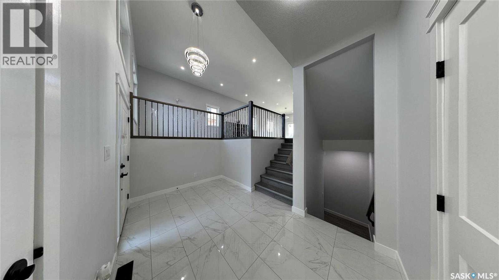 503 Kinloch Court, Saskatoon, Saskatchewan  S7M 5K1 - Photo 3 - SK010022