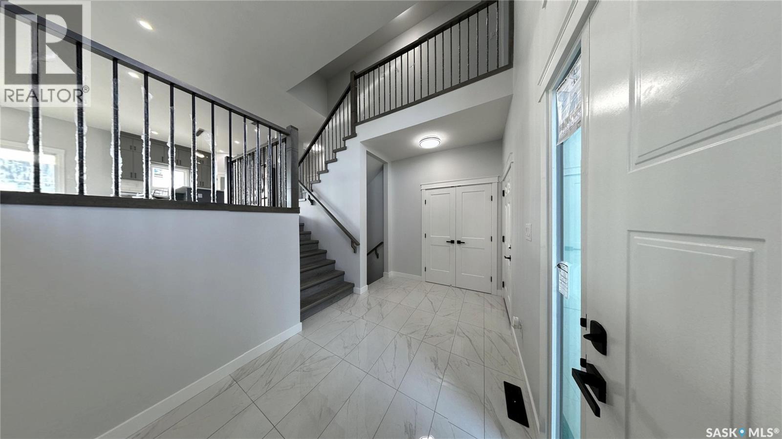 503 Kinloch Court, Saskatoon, Saskatchewan  S7M 5K1 - Photo 4 - SK010022