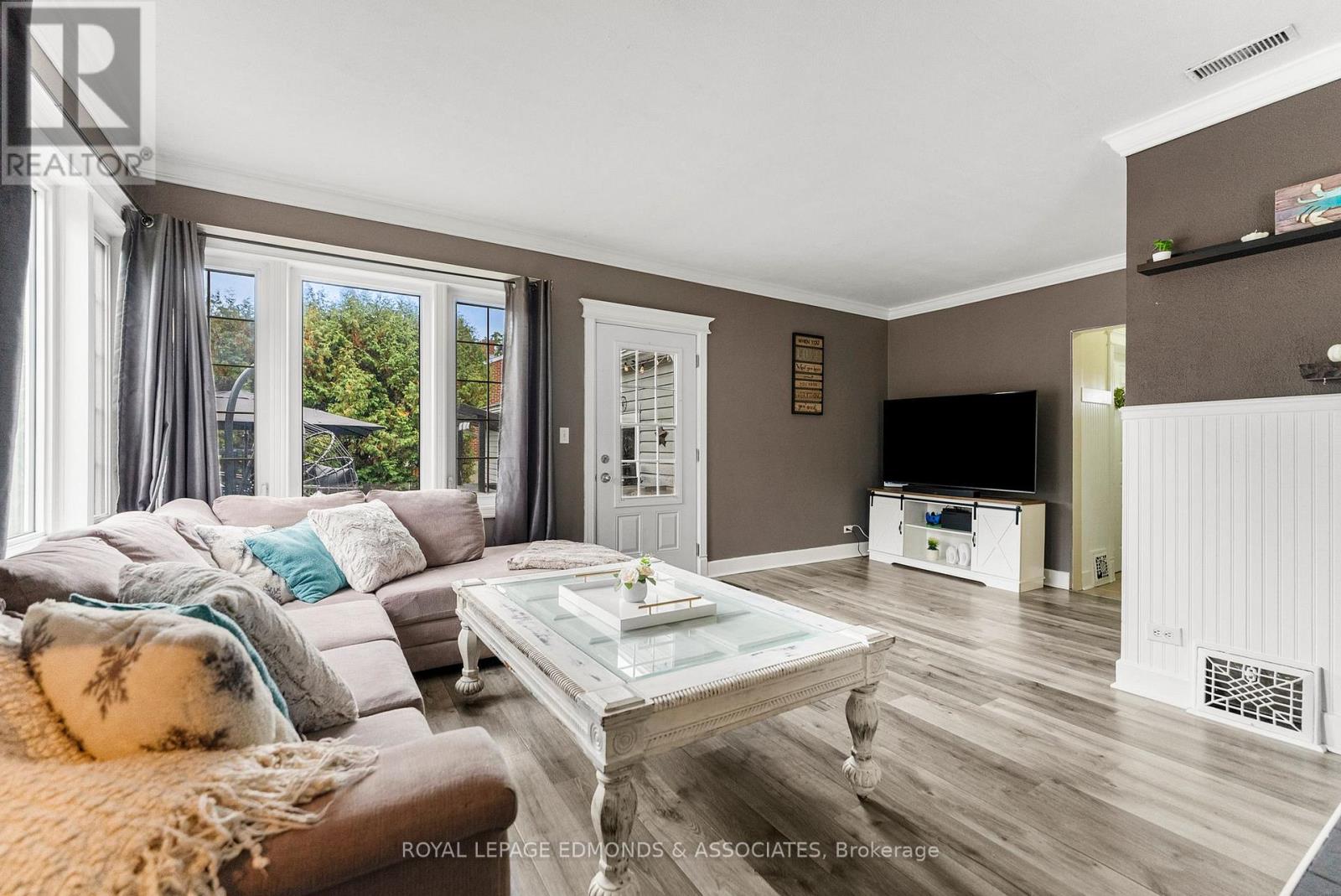 113 Golf Course Road, Laurentian Valley, Ontario  K8A 7B1 - Photo 10 - X12706974