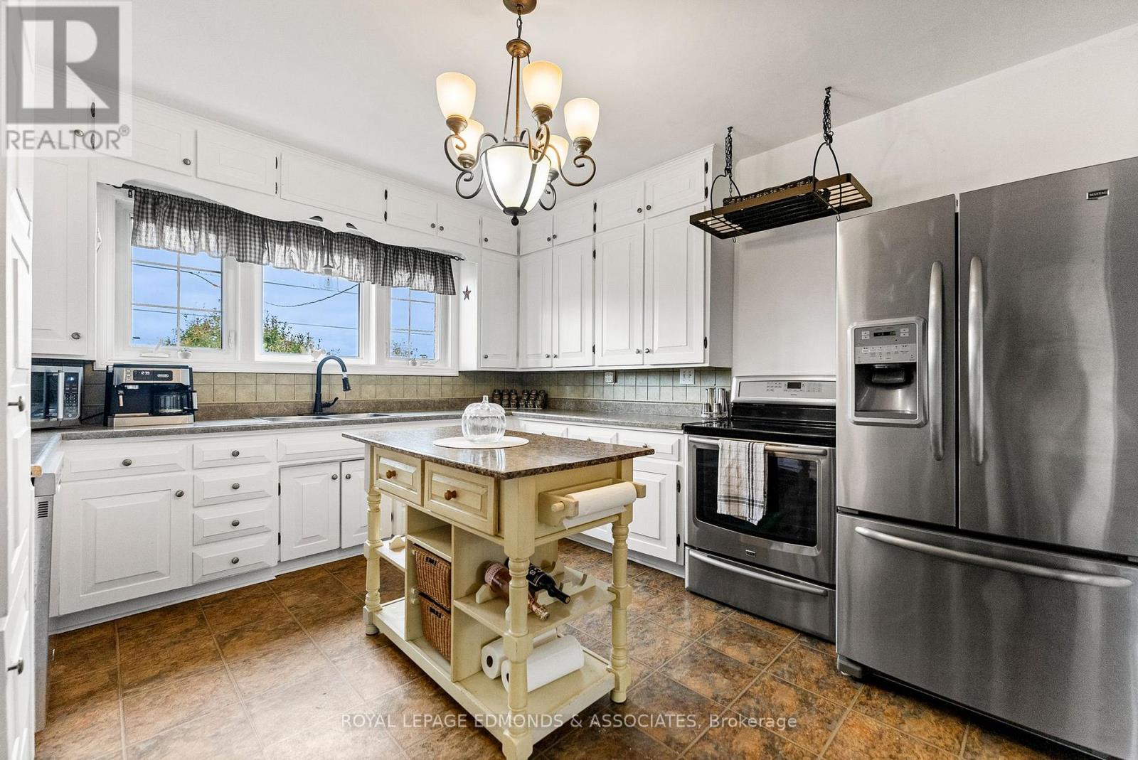 113 Golf Course Road, Laurentian Valley, Ontario  K8A 7B1 - Photo 7 - X12706974