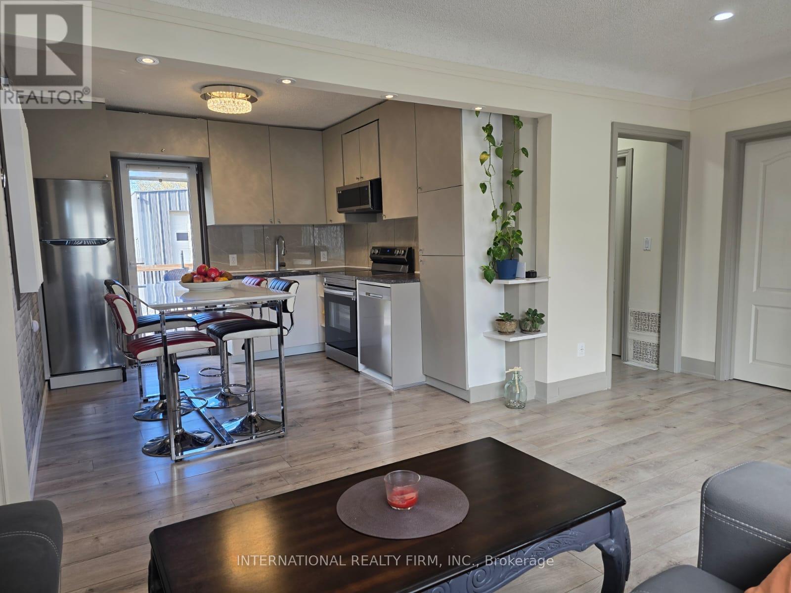 Main - 731 Knox Avenue, Hamilton, Ontario  L8H 6K7 - Photo 12 - X12706990