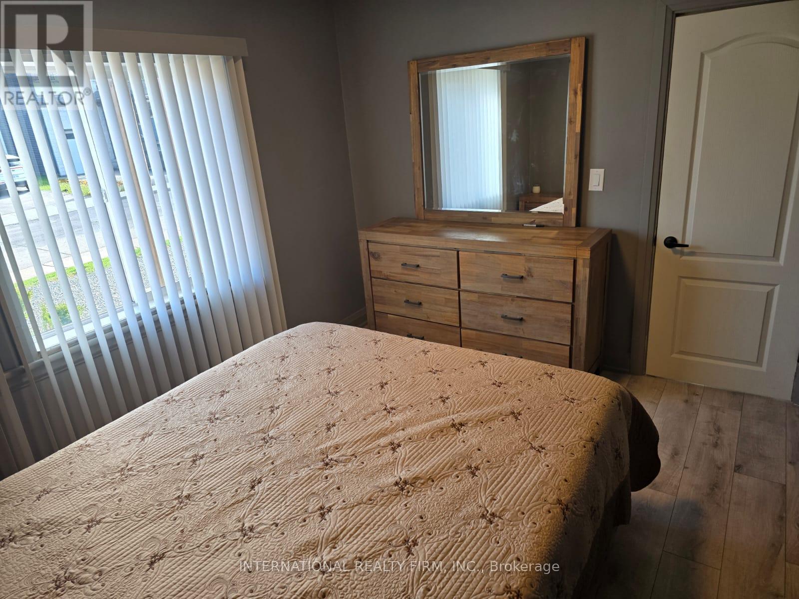 Main - 731 Knox Avenue, Hamilton, Ontario  L8H 6K7 - Photo 17 - X12706990