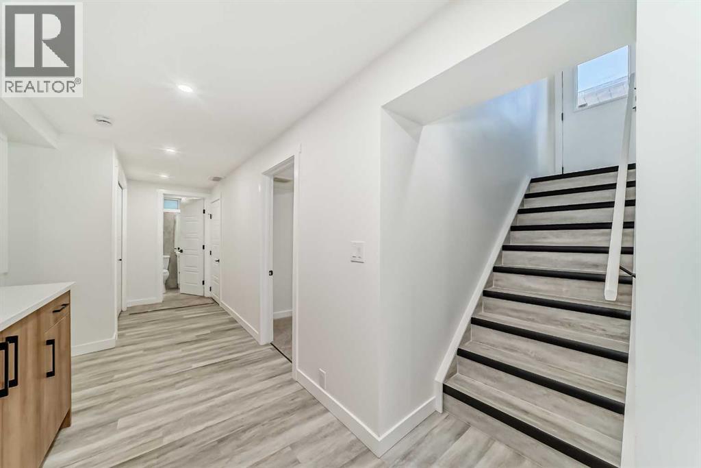 946 Berkley Drive Nw, Calgary, Alberta  T3K 1A2 - Photo 44 - A2264876