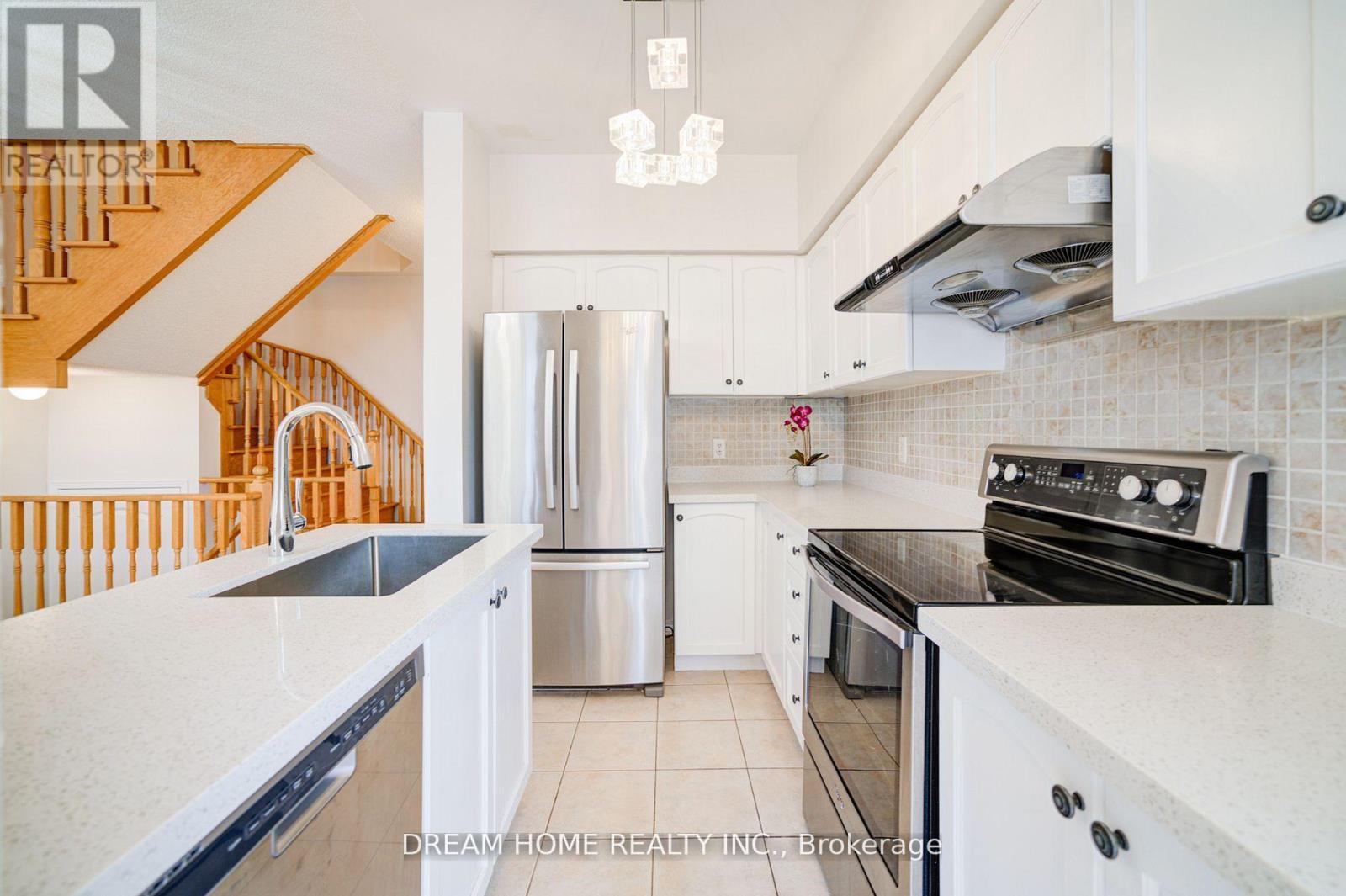 69 Omega Street, Markham, Ontario  L6E 1P2 - Photo 10 - N12706998