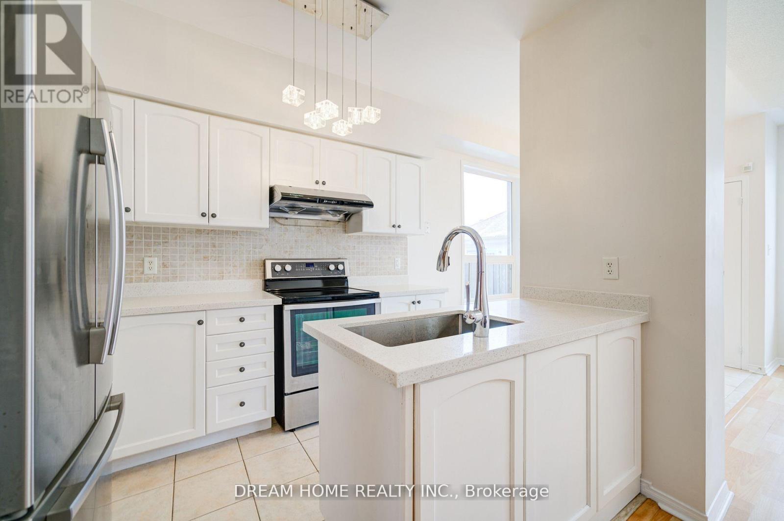 69 Omega Street, Markham, Ontario  L6E 1P2 - Photo 11 - N12706998