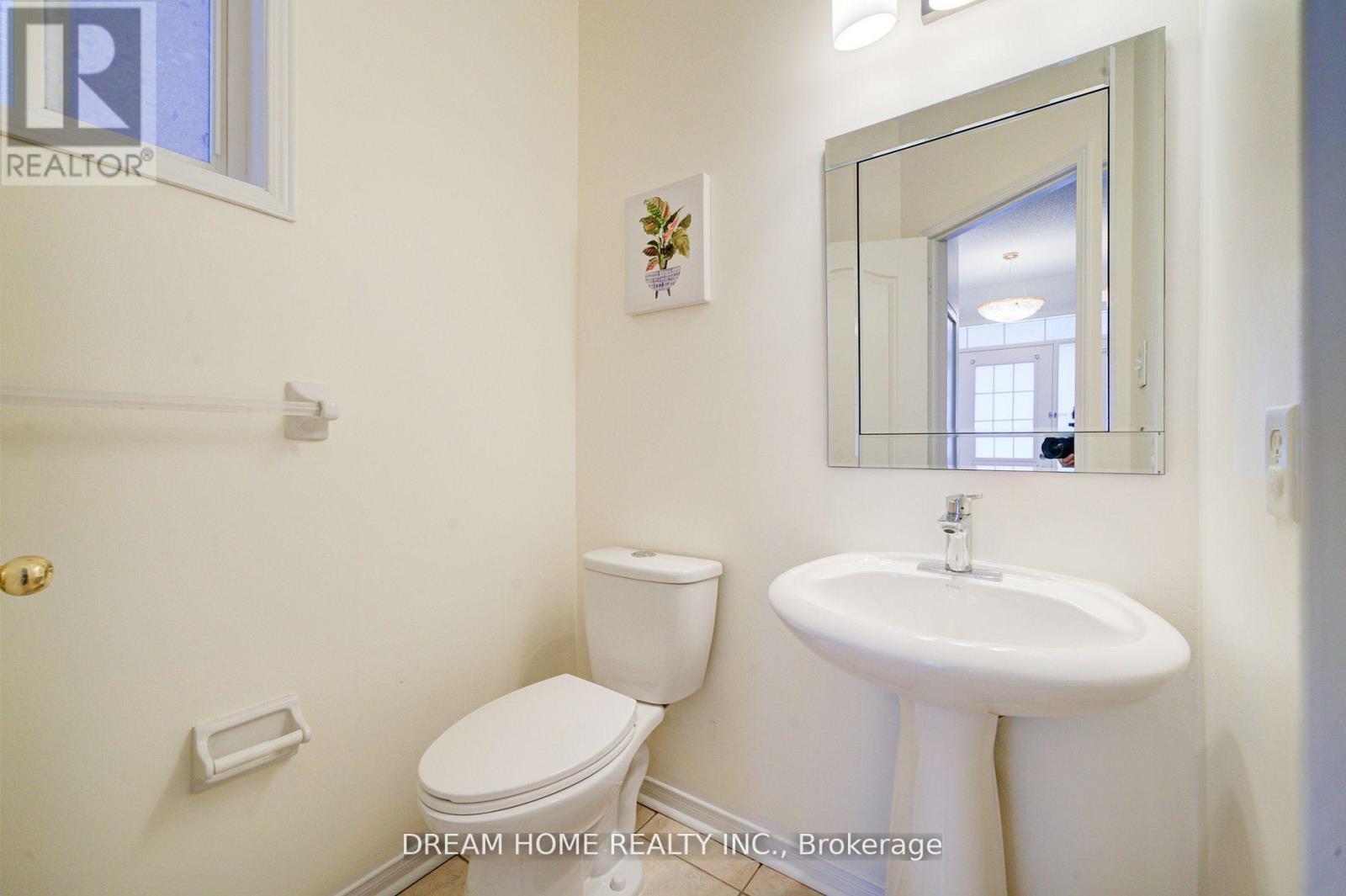 69 Omega Street, Markham, Ontario  L6E 1P2 - Photo 4 - N12706998