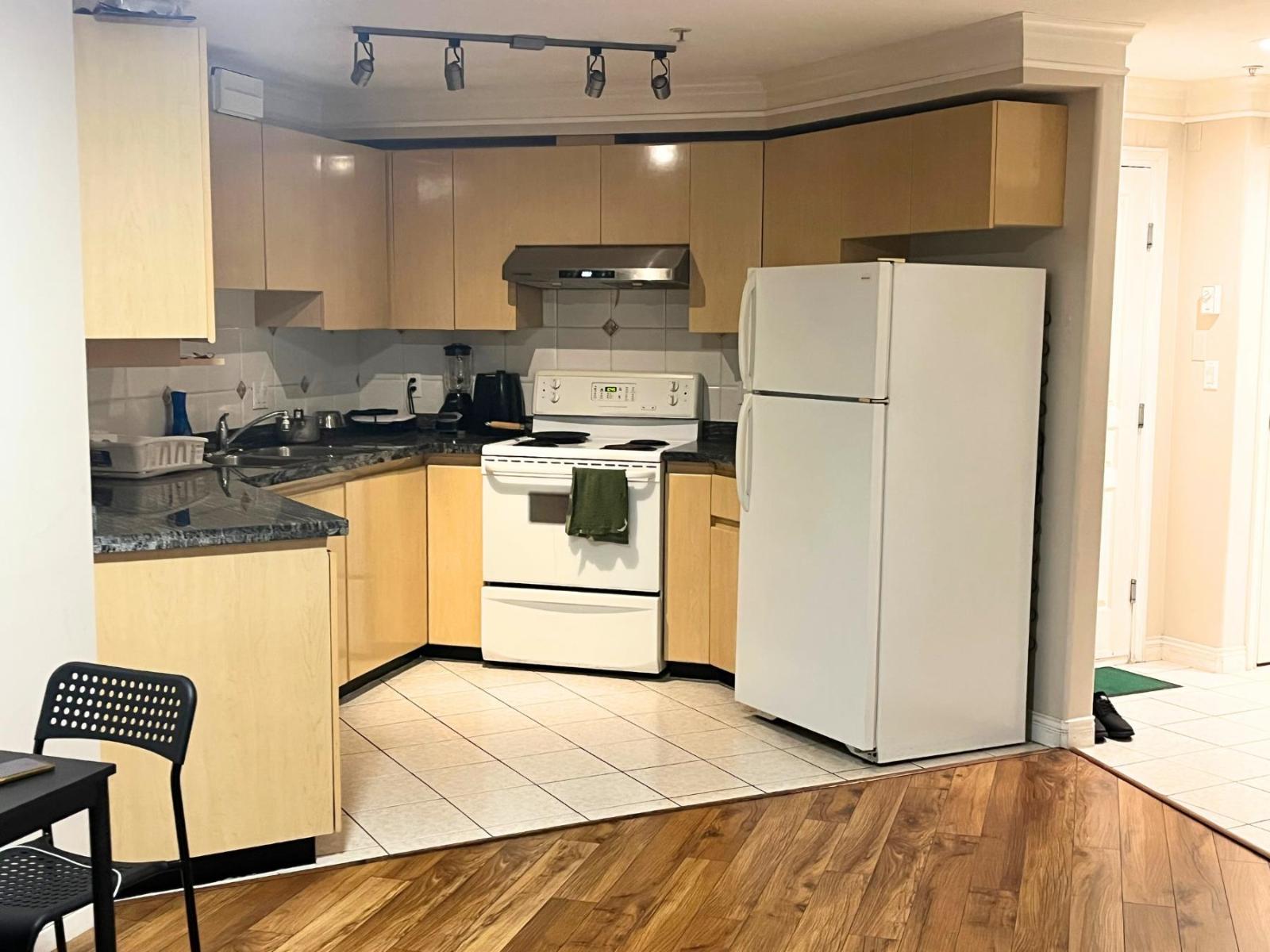 206 8115 121a Street, Surrey, British Columbia  V3W 1J2 - Photo 3 - R3076860