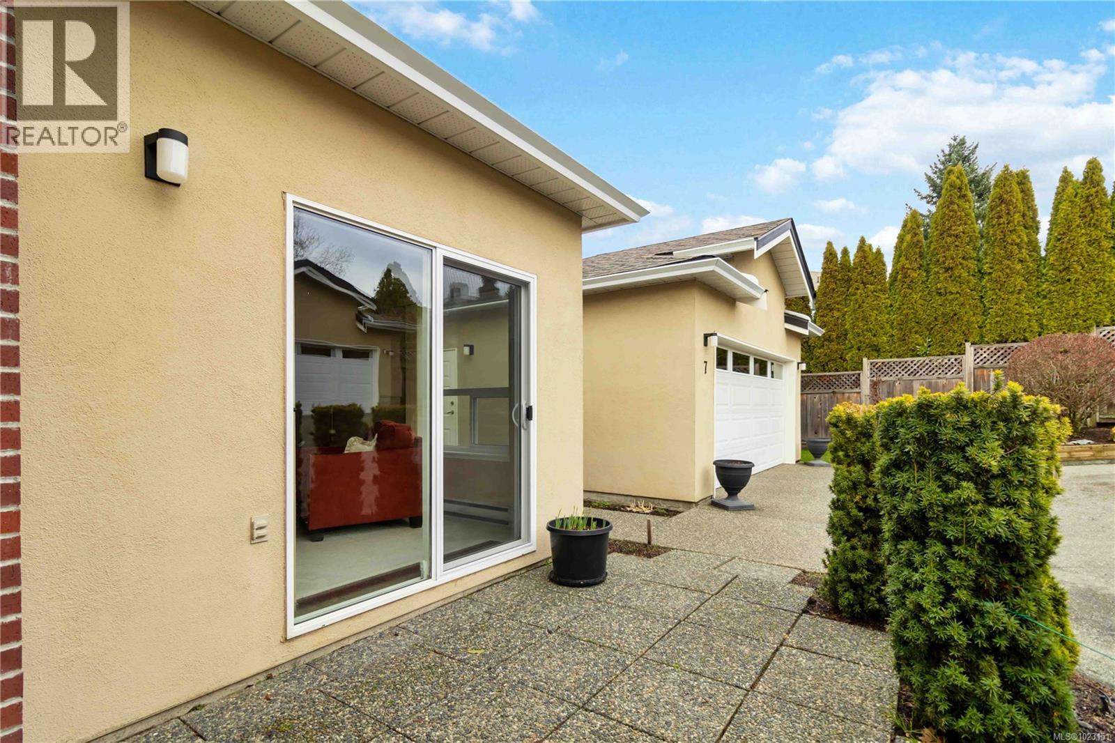 7 4291 Quadra St, Saanich, British Columbia  V8X 1L5 - Photo 42 - 1023151