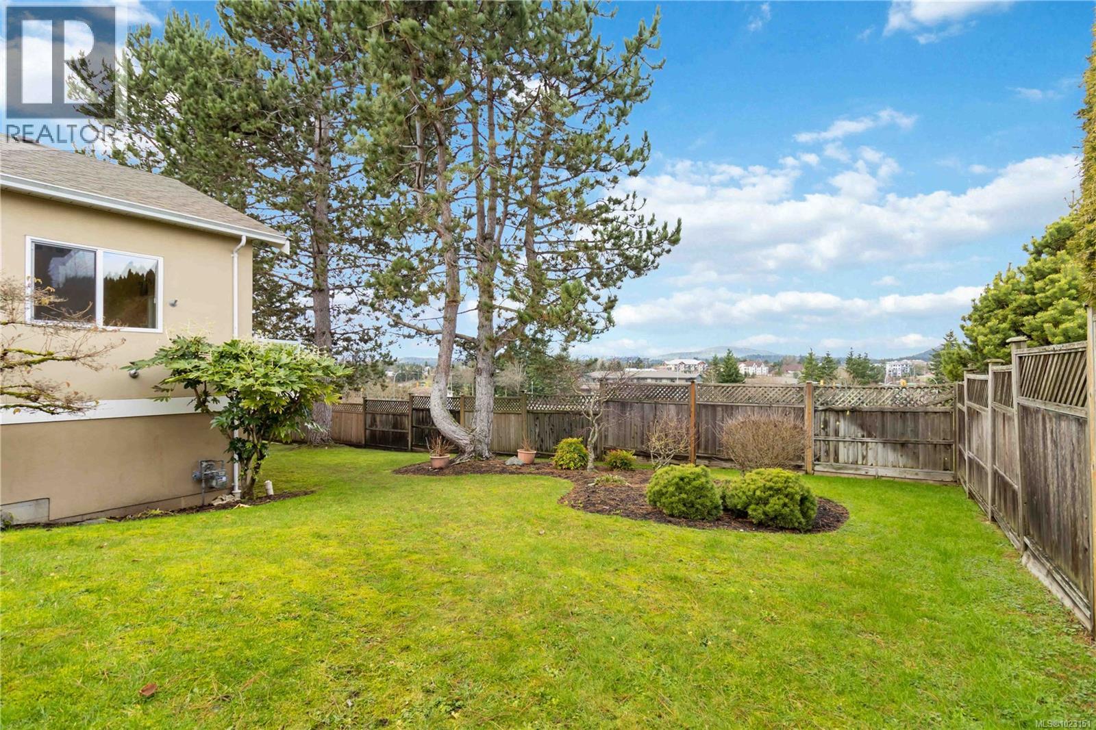 7 4291 Quadra St, Saanich, British Columbia  V8X 1L5 - Photo 45 - 1023151