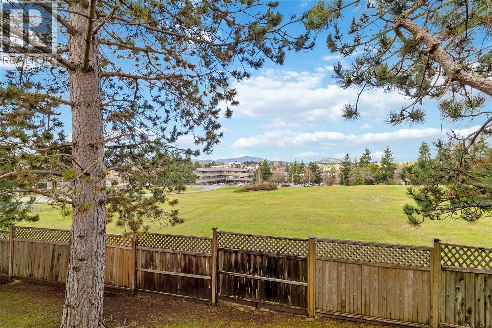 7 4291 Quadra St, Saanich, British Columbia  V8X 1L5 - Photo 39 - 1023151