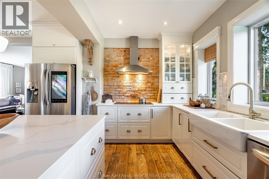 MLS# 26001027: 455 Victoria AVENUE, Chatham, Canada