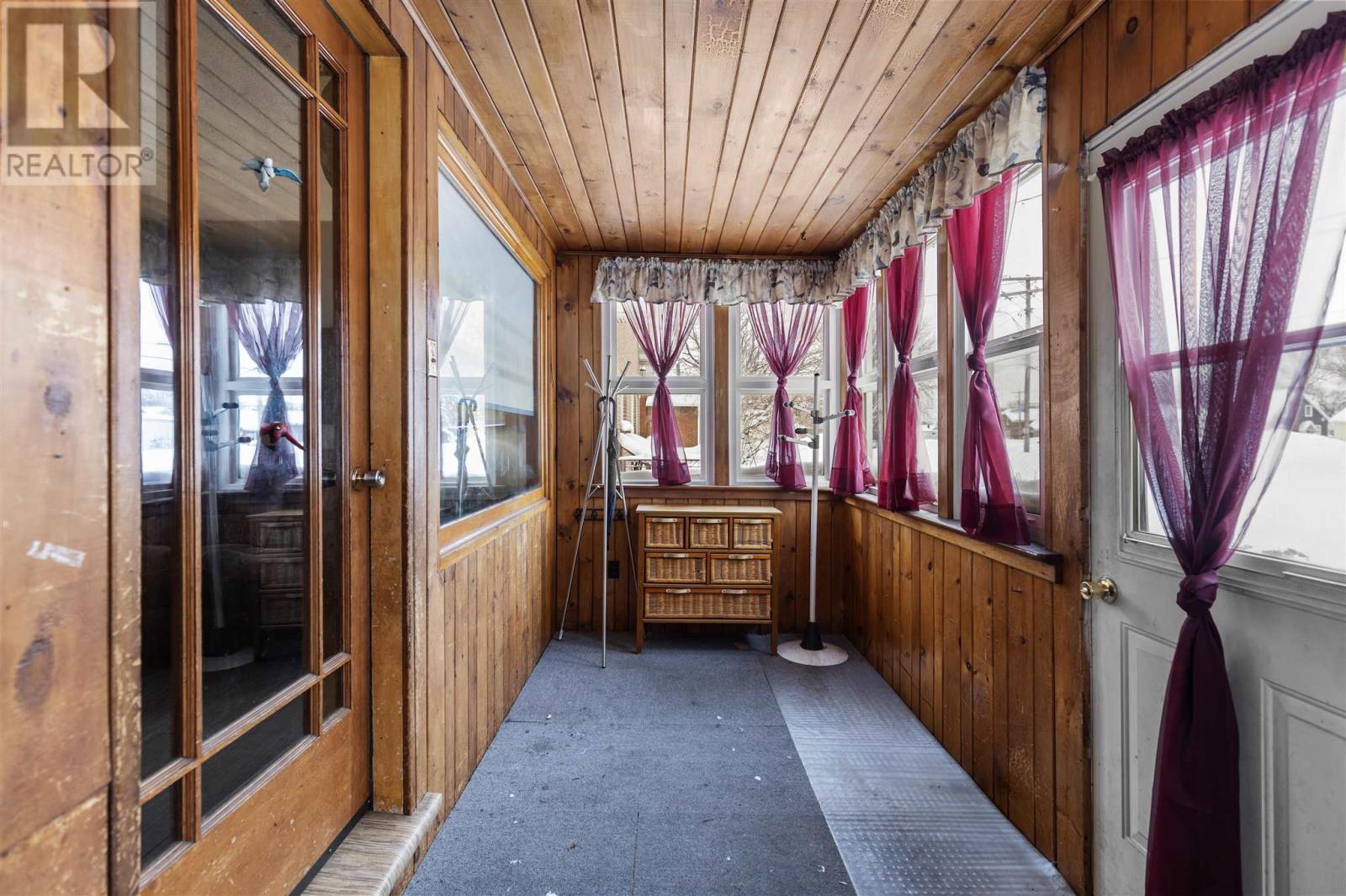 92 Wallace Ter, Sault Ste. Marie, Ontario  P6C 1K3 - Photo 3 - SM260070