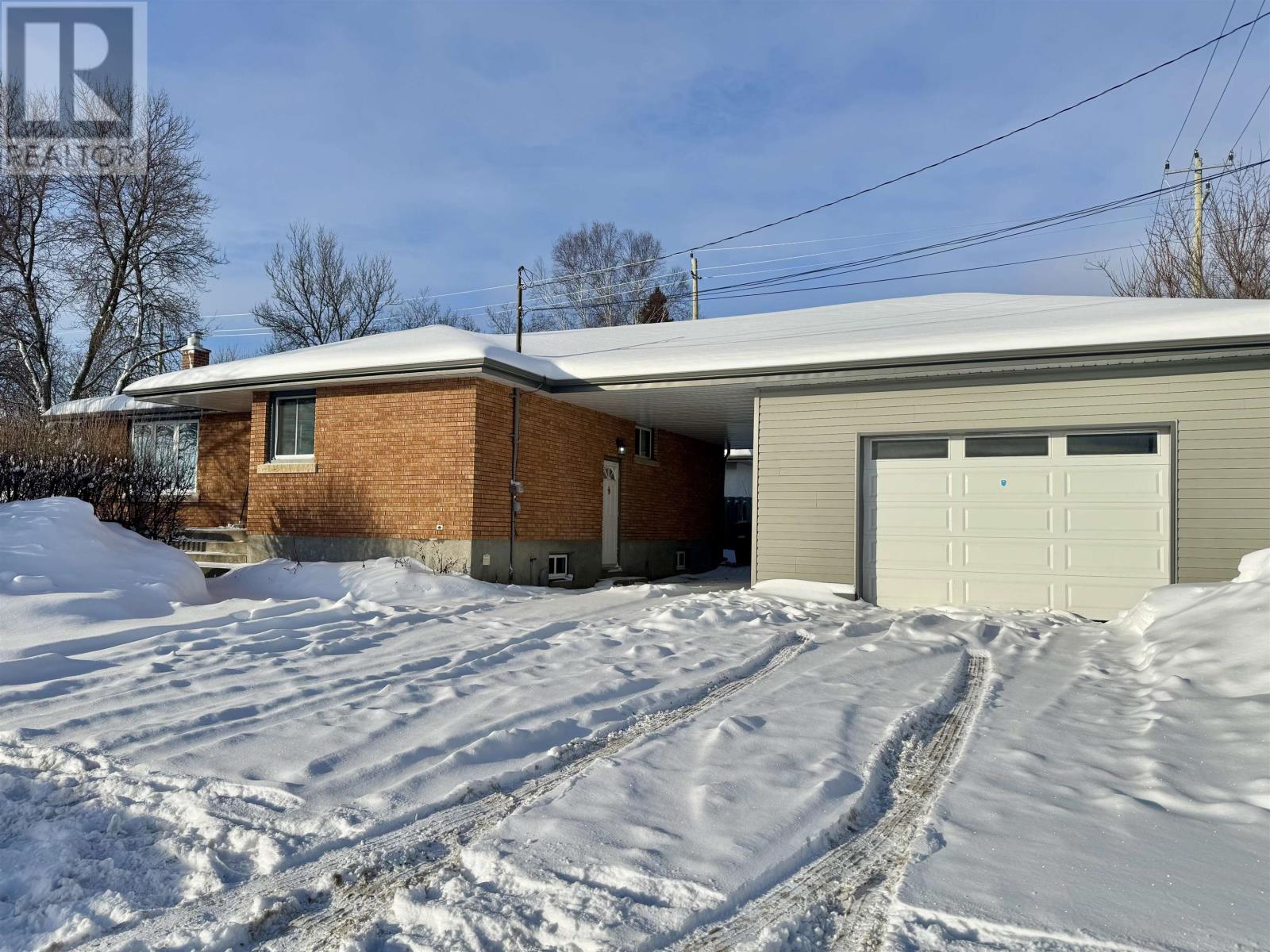 100 Robinson DR, Thunder Bay, Ontario