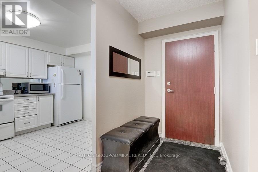 1008 - 1121 Steeles Avenue W, Toronto, Ontario  M2R 3W7 - Photo 2 - C12707022