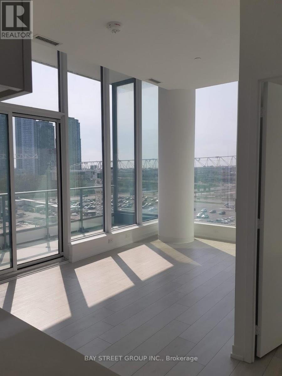 806 - 950 PORTAGE PARKWAY