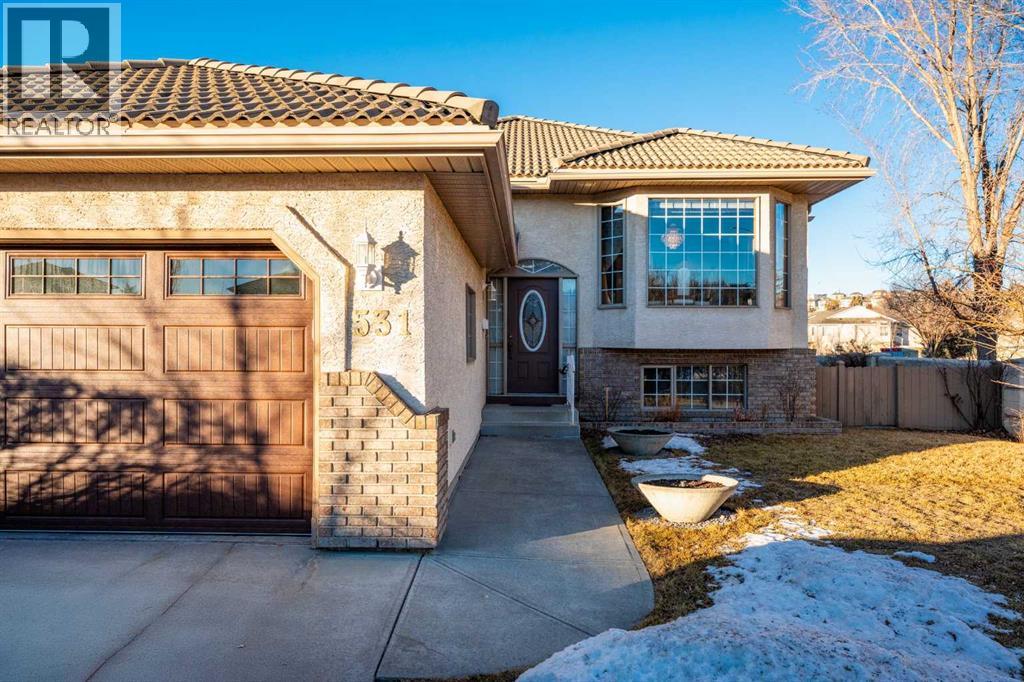 531 Sierra Morena Court Sw, Calgary, Alberta  T3H 3C2 - Photo 4 - A2280023