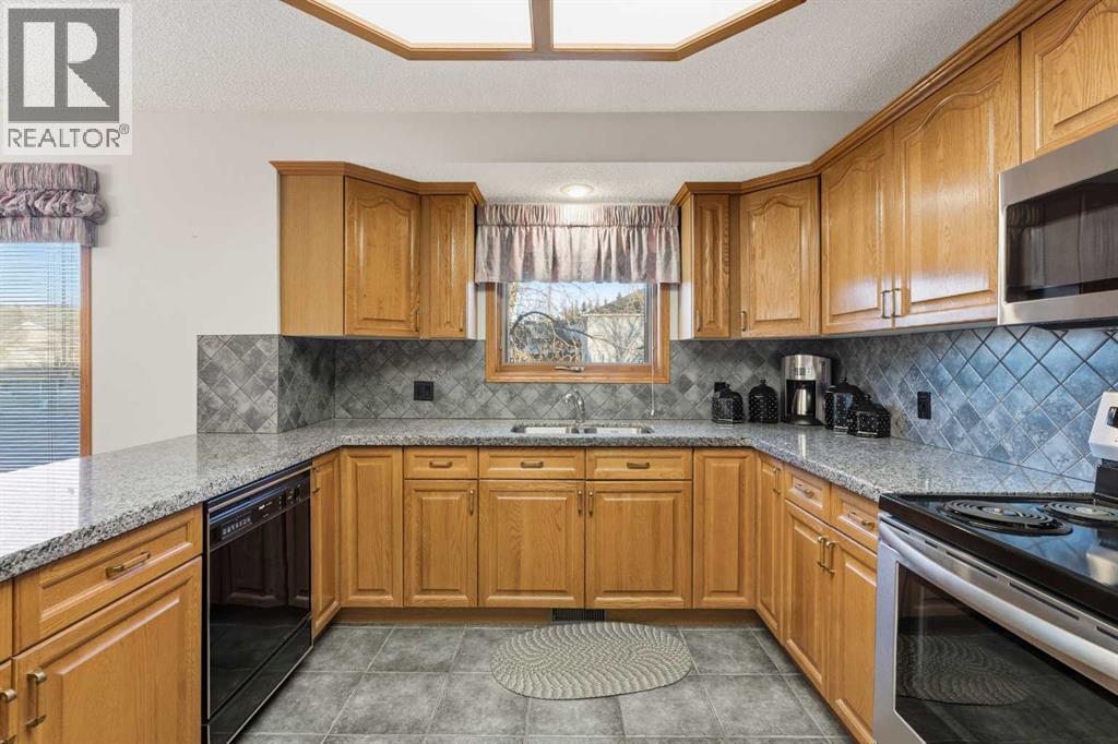 531 Sierra Morena Court Sw, Calgary, Alberta  T3H 3C2 - Photo 6 - A2280023