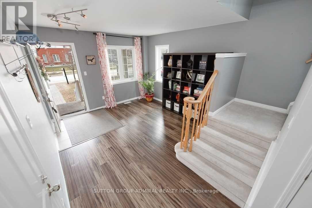 152 Stonemount Crescent, Essa, Ontario  L0M 1B4 - Photo 4 - N12707056