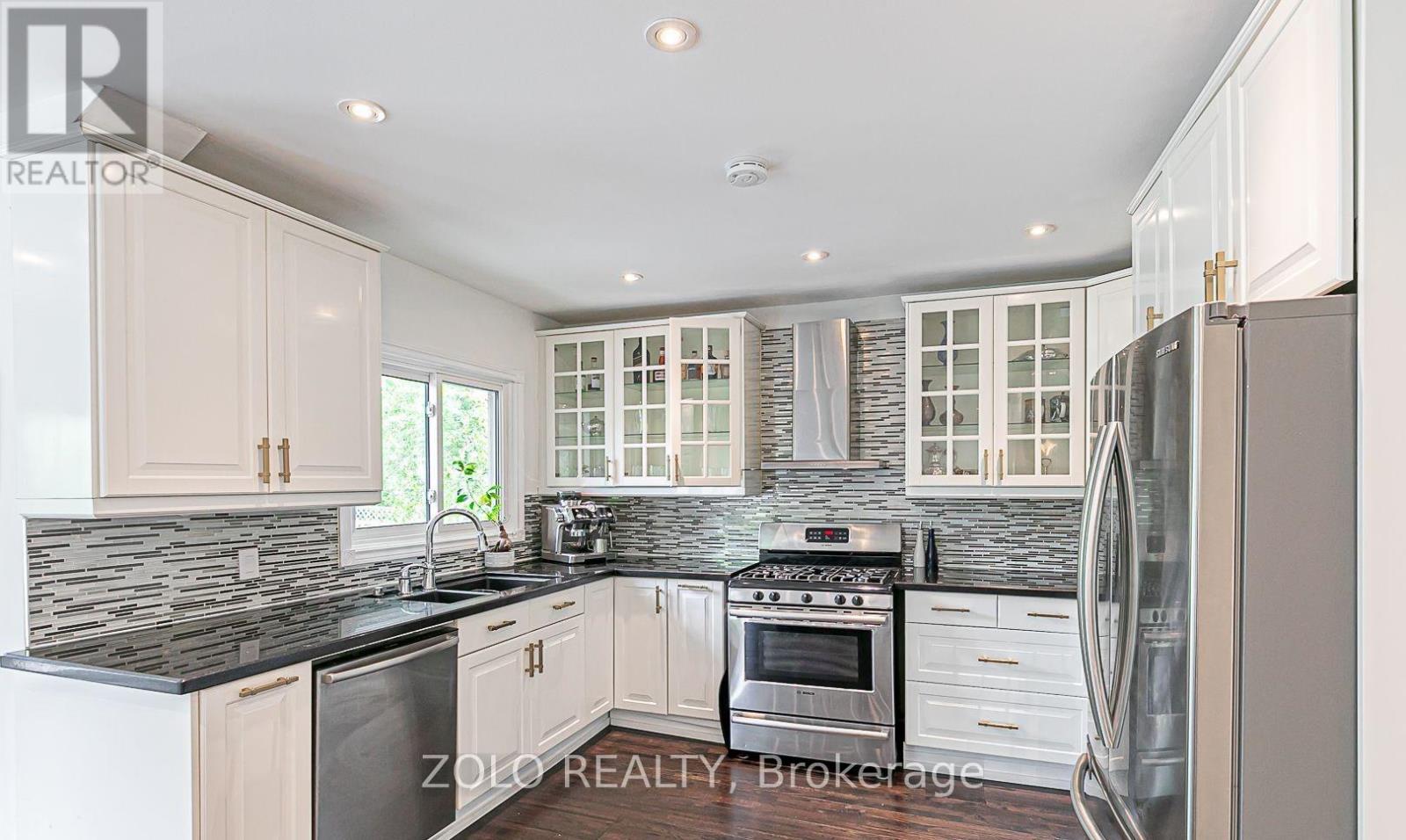 17 Hart Street, Richmond Hill, Ontario  L4C 8X2 - Photo 17 - N12707064