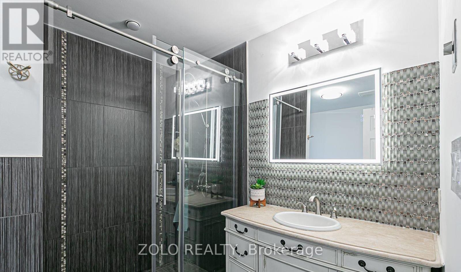 17 Hart Street, Richmond Hill, Ontario  L4C 8X2 - Photo 24 - N12707064