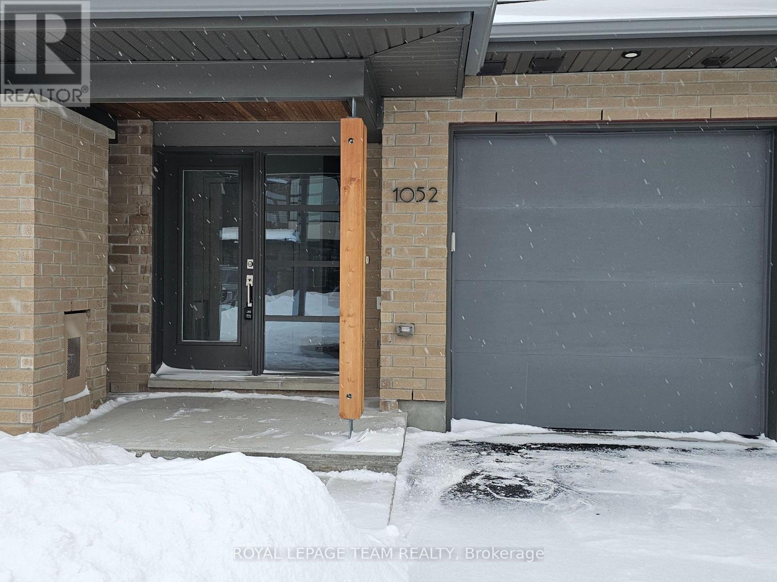 1052 Lunar Glow Crescent, Ottawa, Ontario  K4M 0J9 - Photo 2 - X12702078