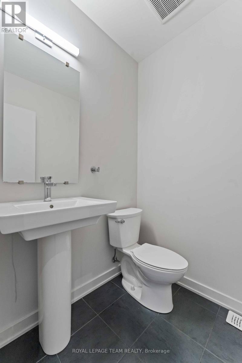 1052 Lunar Glow Crescent, Ottawa, Ontario  K4M 0J9 - Photo 5 - X12702078