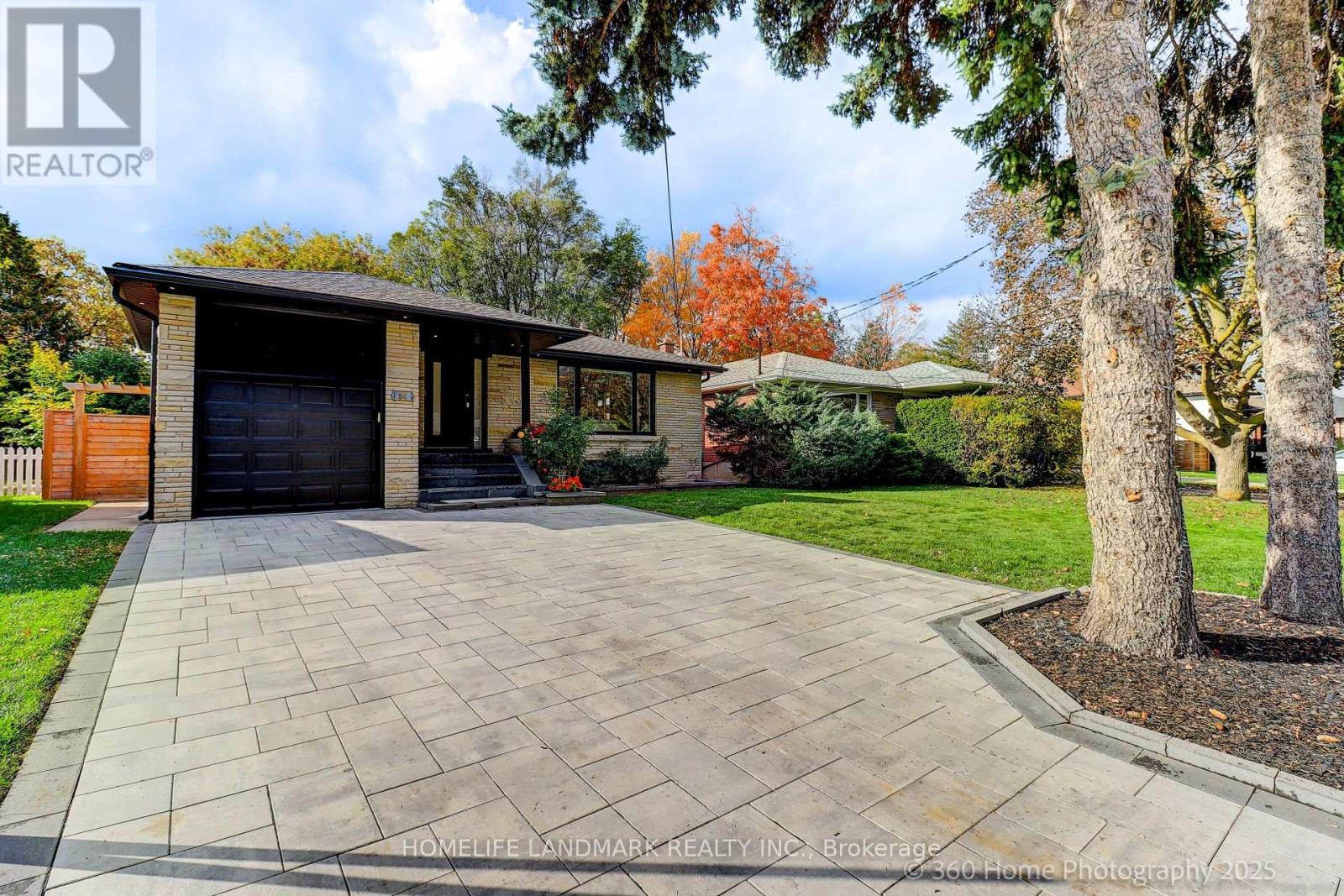 24 Evanston Drive, Toronto, Ontario  M3H 5P1 - Photo 2 - C12707074