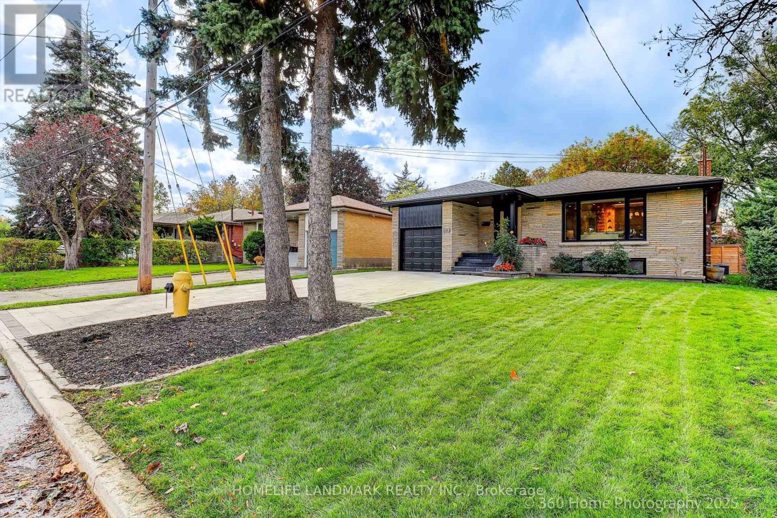 24 Evanston Drive, Toronto, Ontario  M3H 5P1 - Photo 3 - C12707074