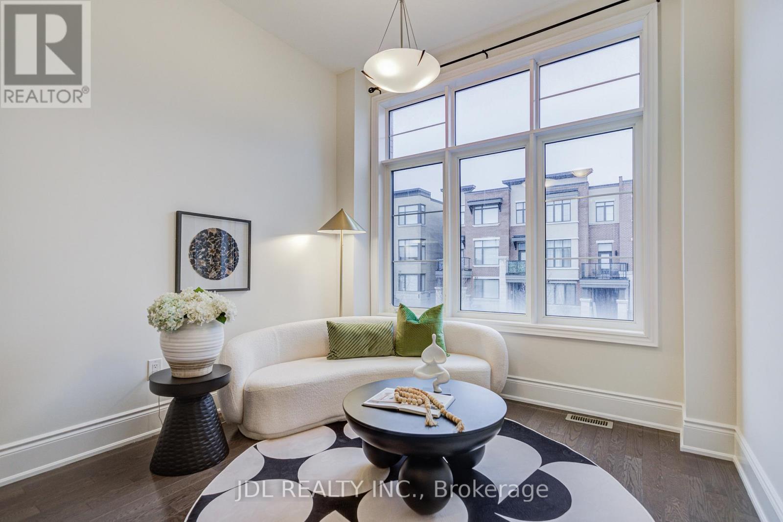 94 Carrville Woods Circle, Vaughan, Ontario  L6A 4Z6 - Photo 12 - N12707068