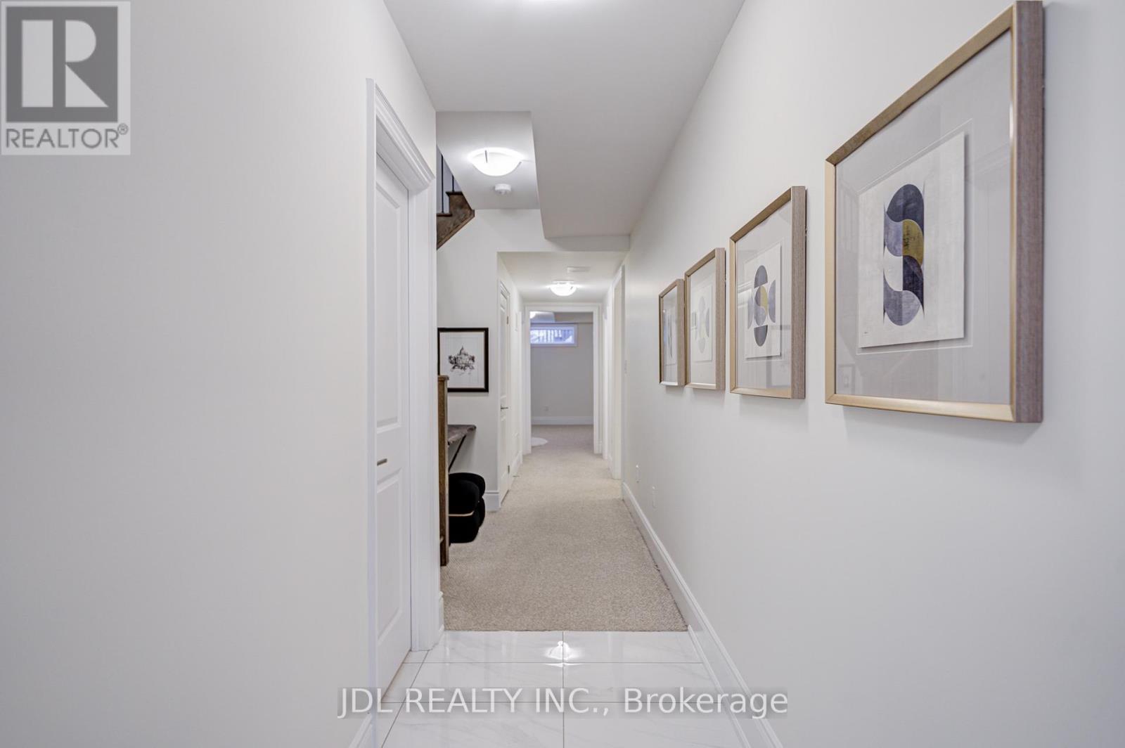 94 Carrville Woods Circle, Vaughan, Ontario  L6A 4Z6 - Photo 2 - N12707068