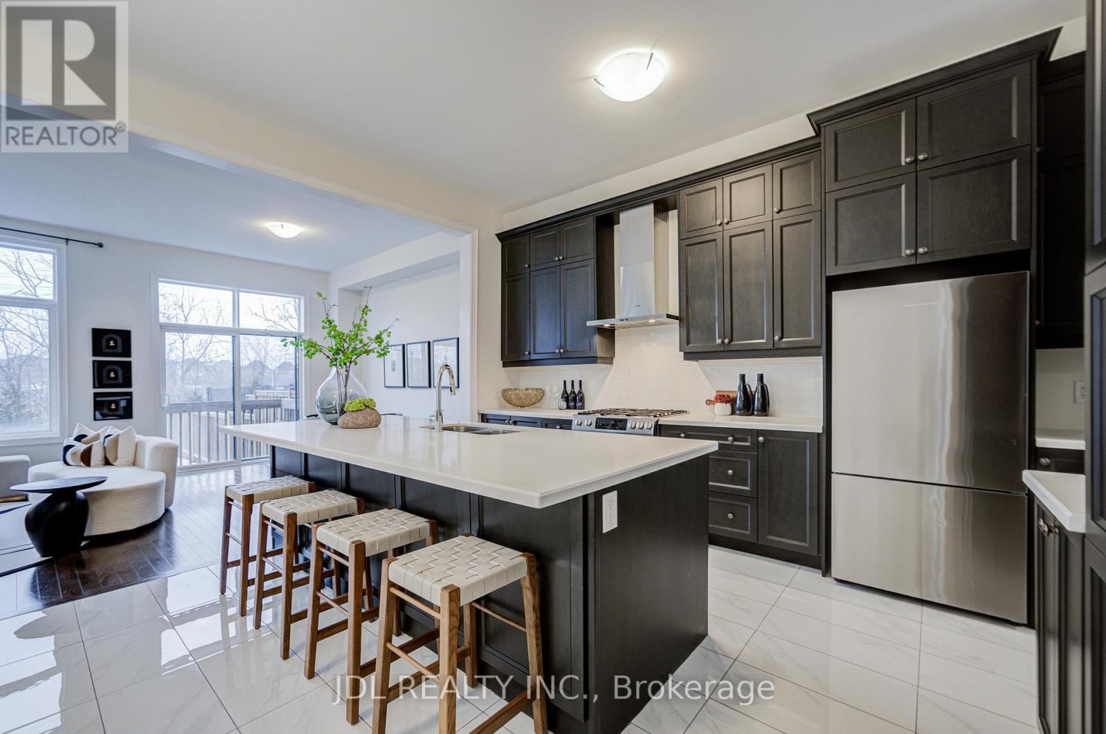 94 Carrville Woods Circle, Vaughan, Ontario  L6A 4Z6 - Photo 23 - N12707068