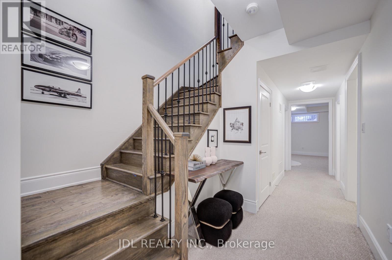 94 Carrville Woods Circle, Vaughan, Ontario  L6A 4Z6 - Photo 3 - N12707068