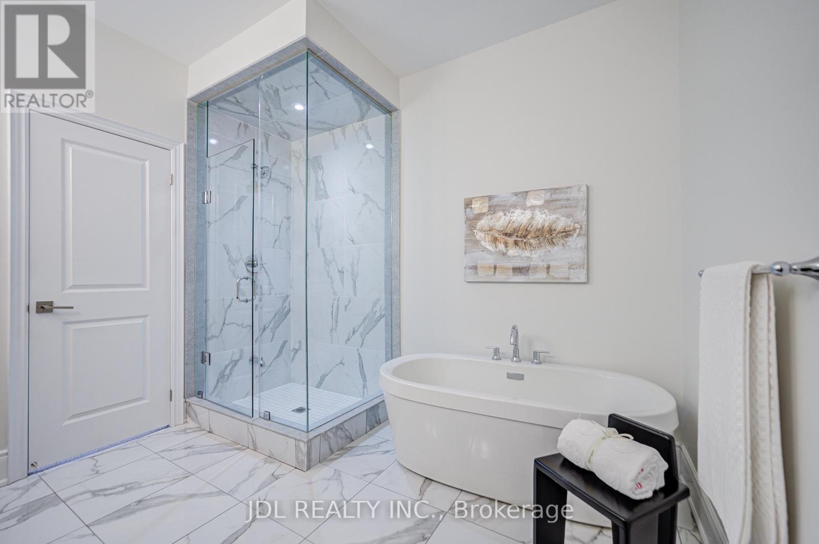 94 Carrville Woods Circle, Vaughan, Ontario  L6A 4Z6 - Photo 39 - N12707068