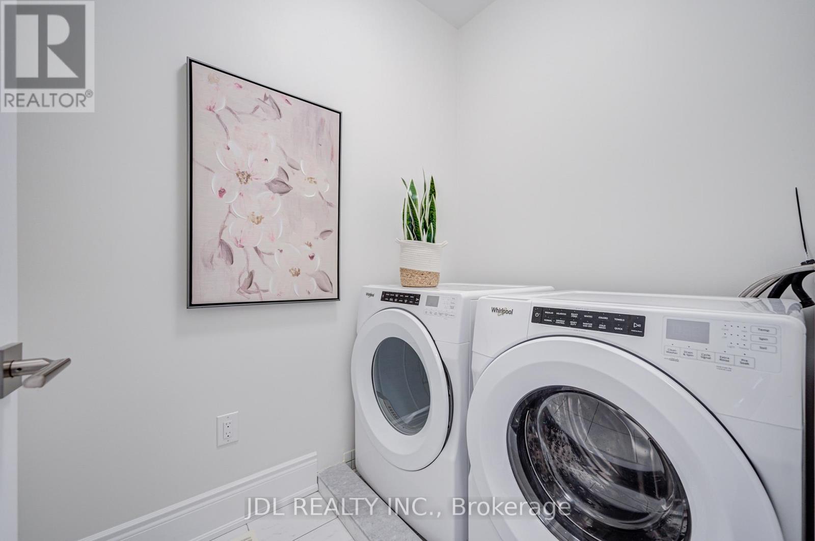 94 Carrville Woods Circle, Vaughan, Ontario  L6A 4Z6 - Photo 40 - N12707068