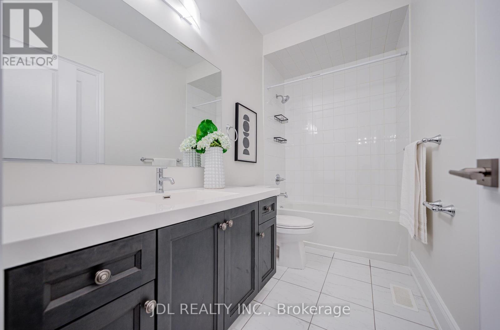 94 Carrville Woods Circle, Vaughan, Ontario  L6A 4Z6 - Photo 41 - N12707068