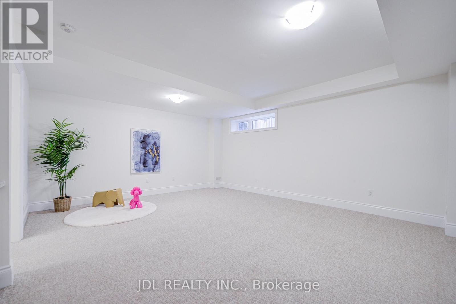 94 Carrville Woods Circle, Vaughan, Ontario  L6A 4Z6 - Photo 7 - N12707068