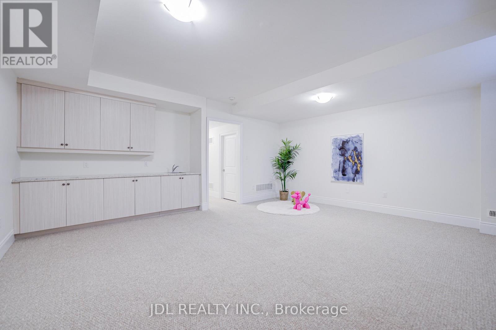 94 Carrville Woods Circle, Vaughan, Ontario  L6A 4Z6 - Photo 8 - N12707068