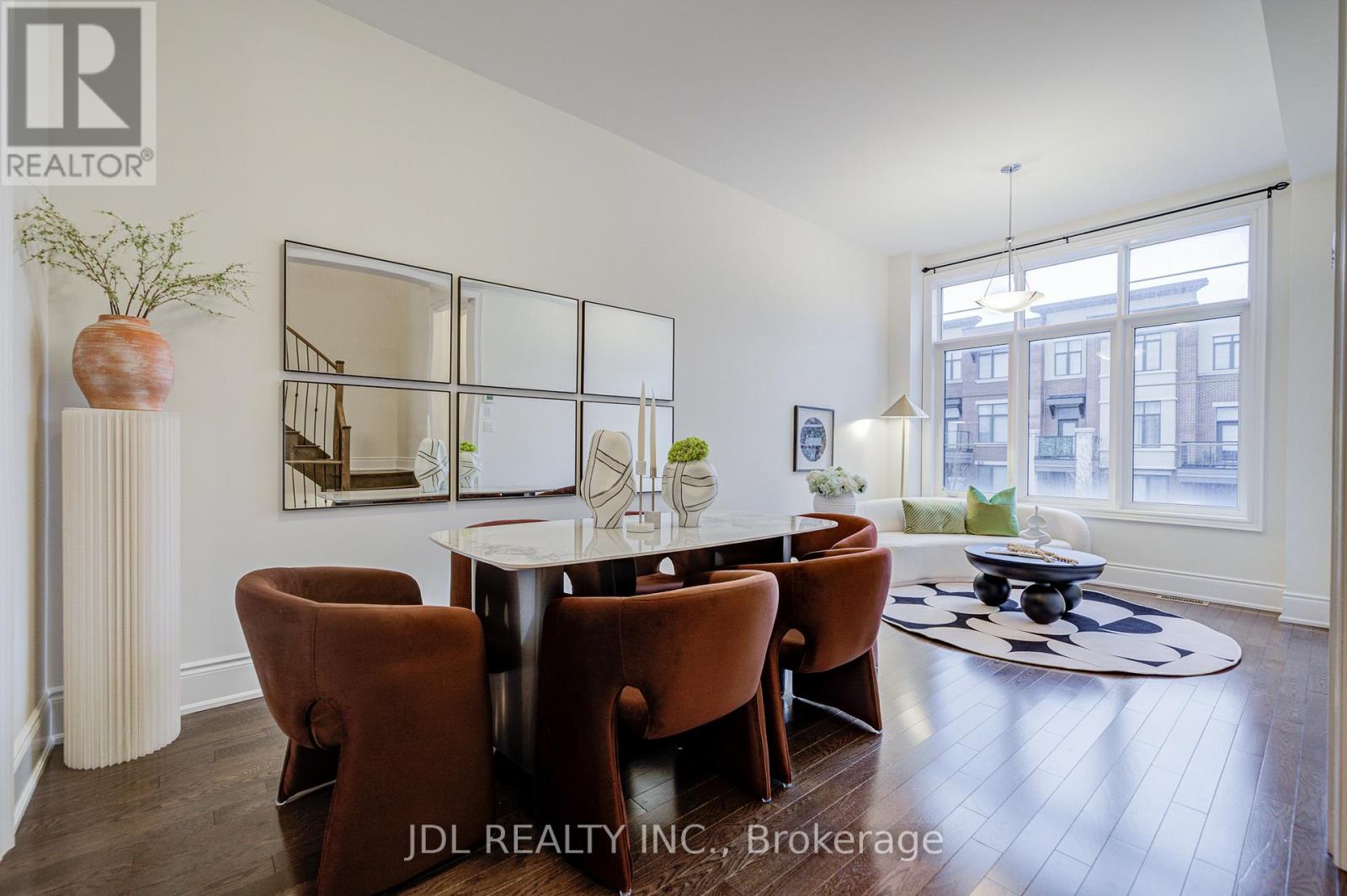 94 Carrville Woods Circle, Vaughan, Ontario  L6A 4Z6 - Photo 9 - N12707068