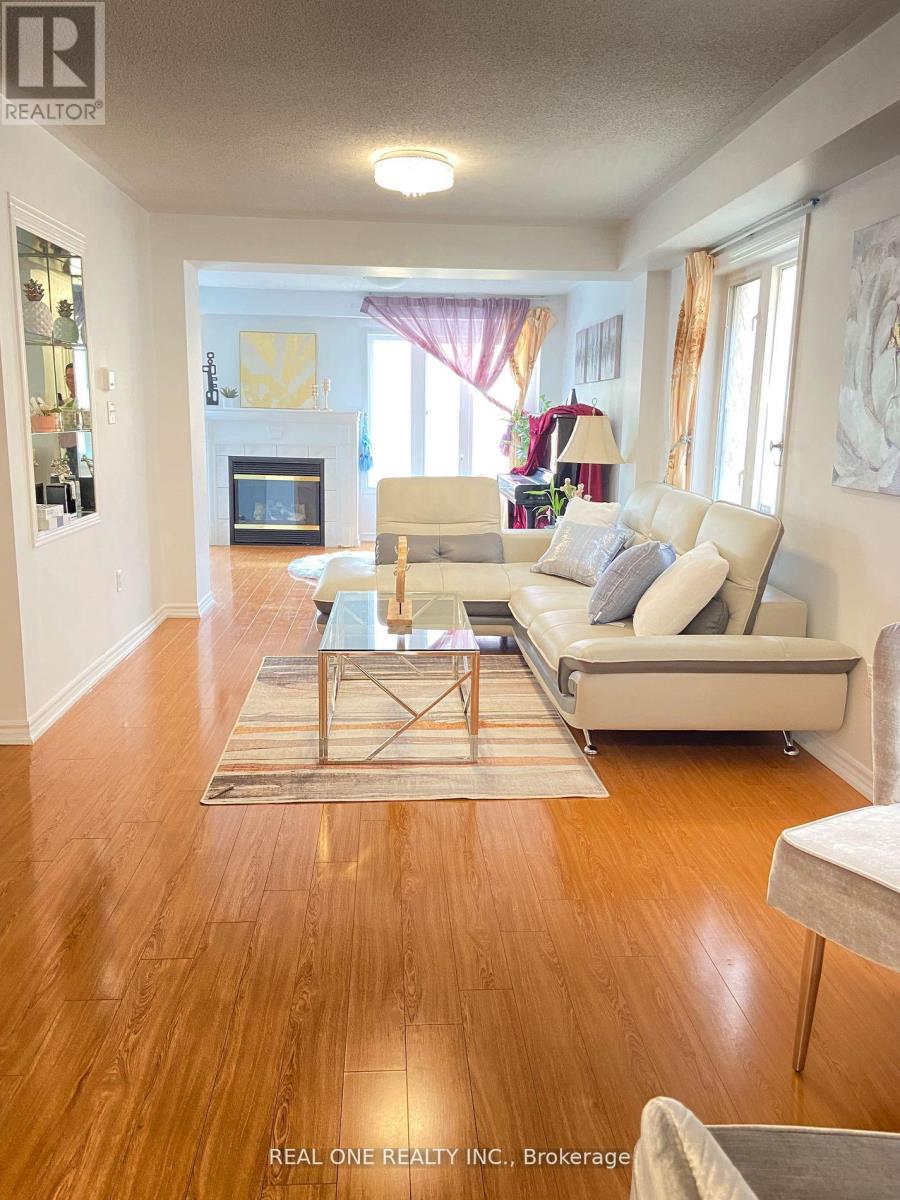 72 Weatherill Road, Markham, Ontario  L6C 2P5 - Photo 3 - N12707100