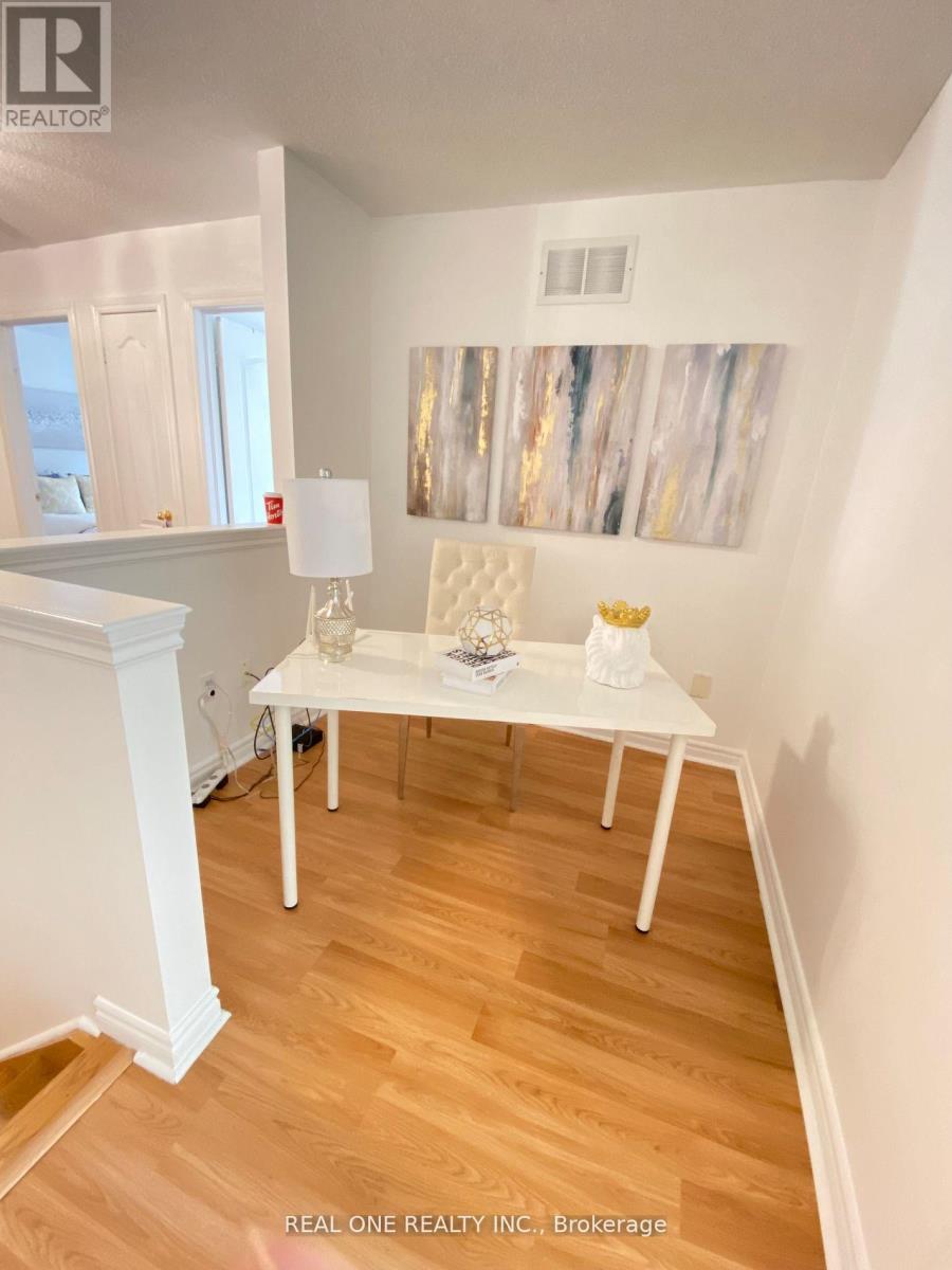 72 Weatherill Road, Markham, Ontario  L6C 2P5 - Photo 4 - N12707100