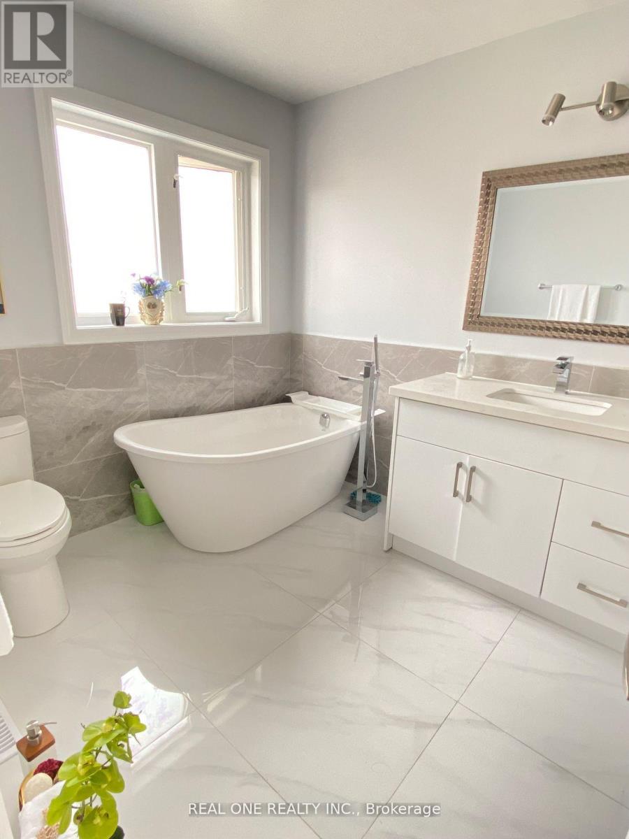 72 Weatherill Road, Markham, Ontario  L6C 2P5 - Photo 7 - N12707100