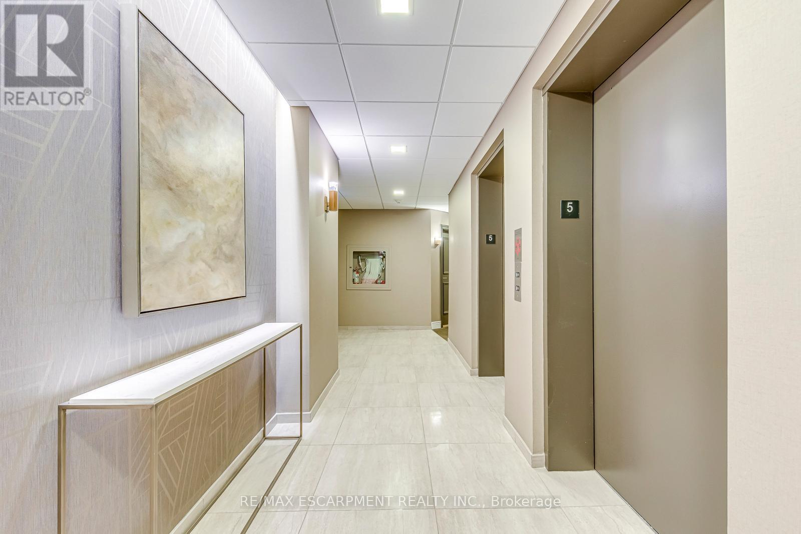 515 - 399 Elizabeth Street, Burlington, Ontario  L7R 0A4 - Photo 4 - W12707098