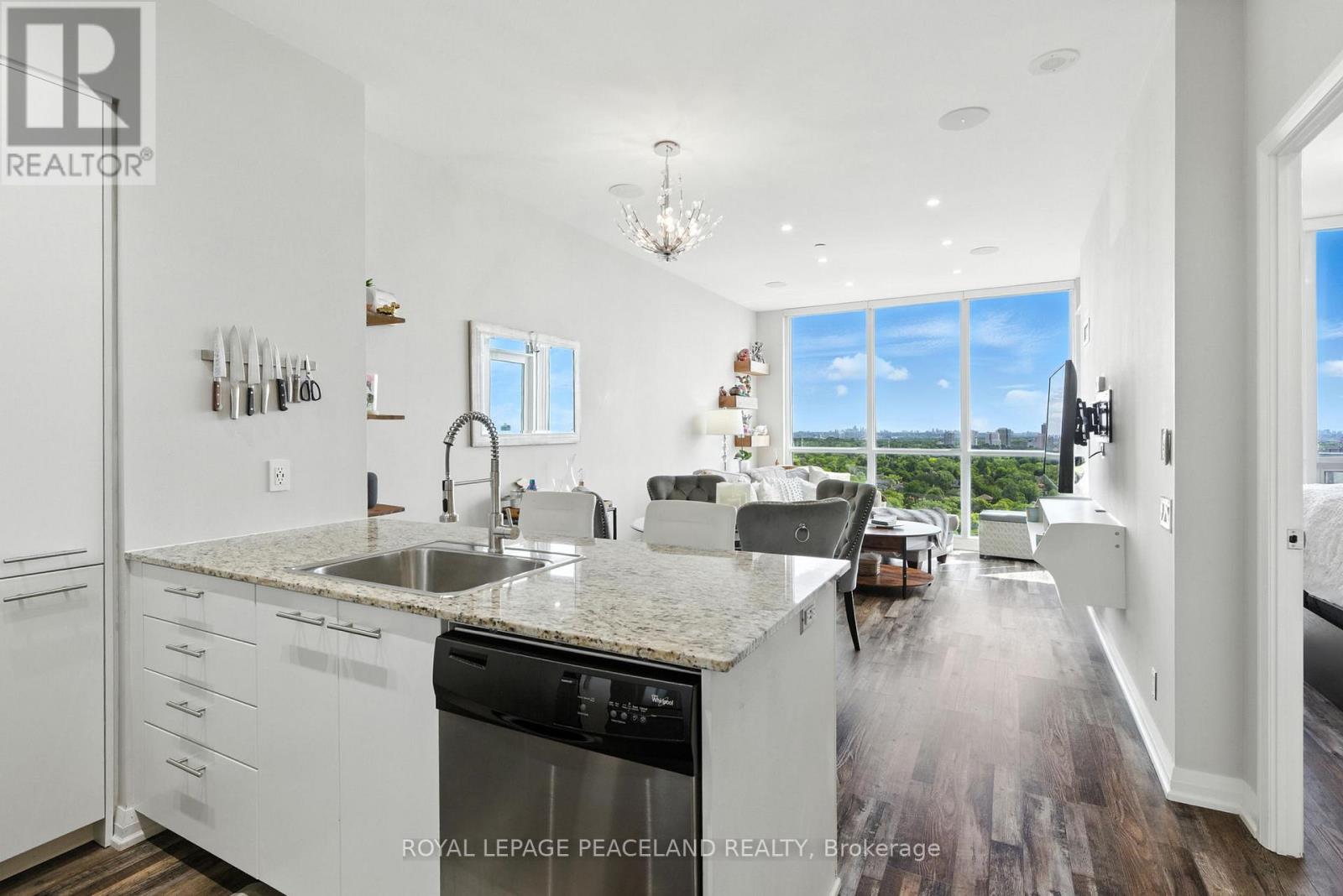 2101 - 1 Valhalla Inn Road, Toronto, Ontario  M9B 1S9 - Photo 4 - W12707104