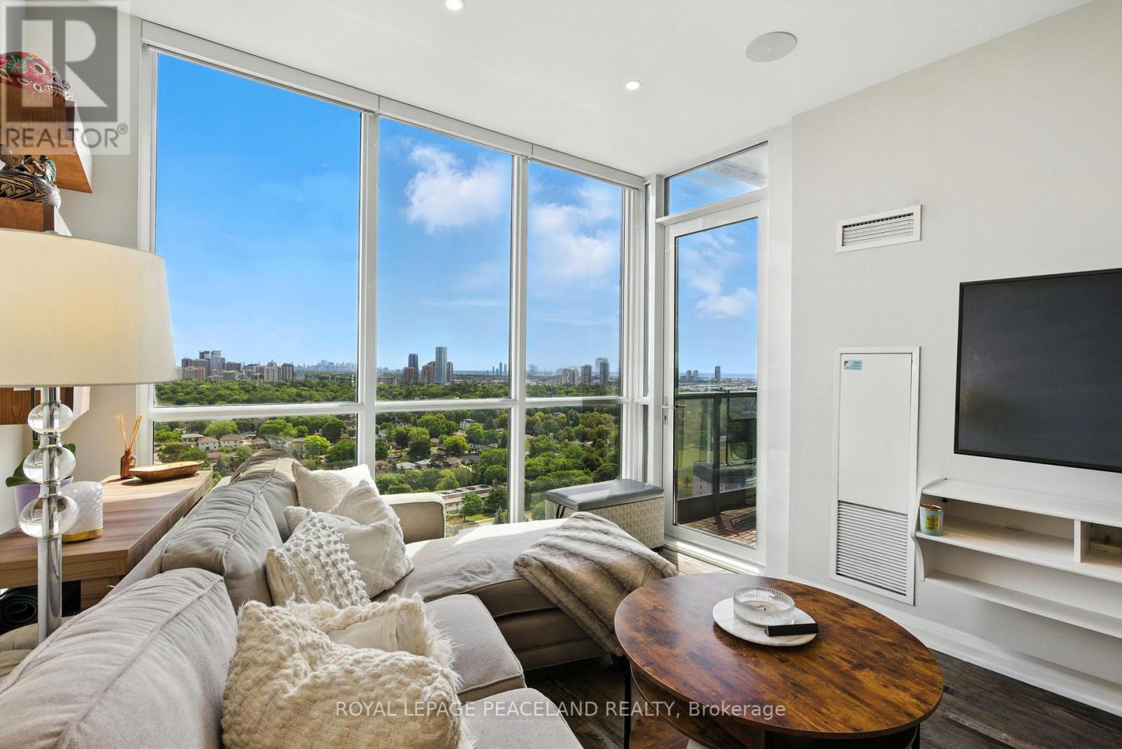 2101 - 1 Valhalla Inn Road, Toronto, Ontario  M9B 1S9 - Photo 7 - W12707104