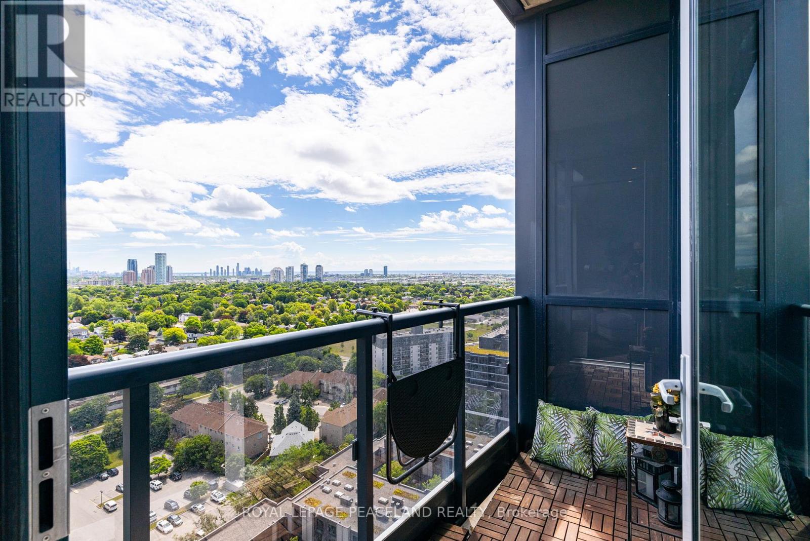 2101 - 1 Valhalla Inn Road, Toronto, Ontario  M9B 1S9 - Photo 9 - W12707104