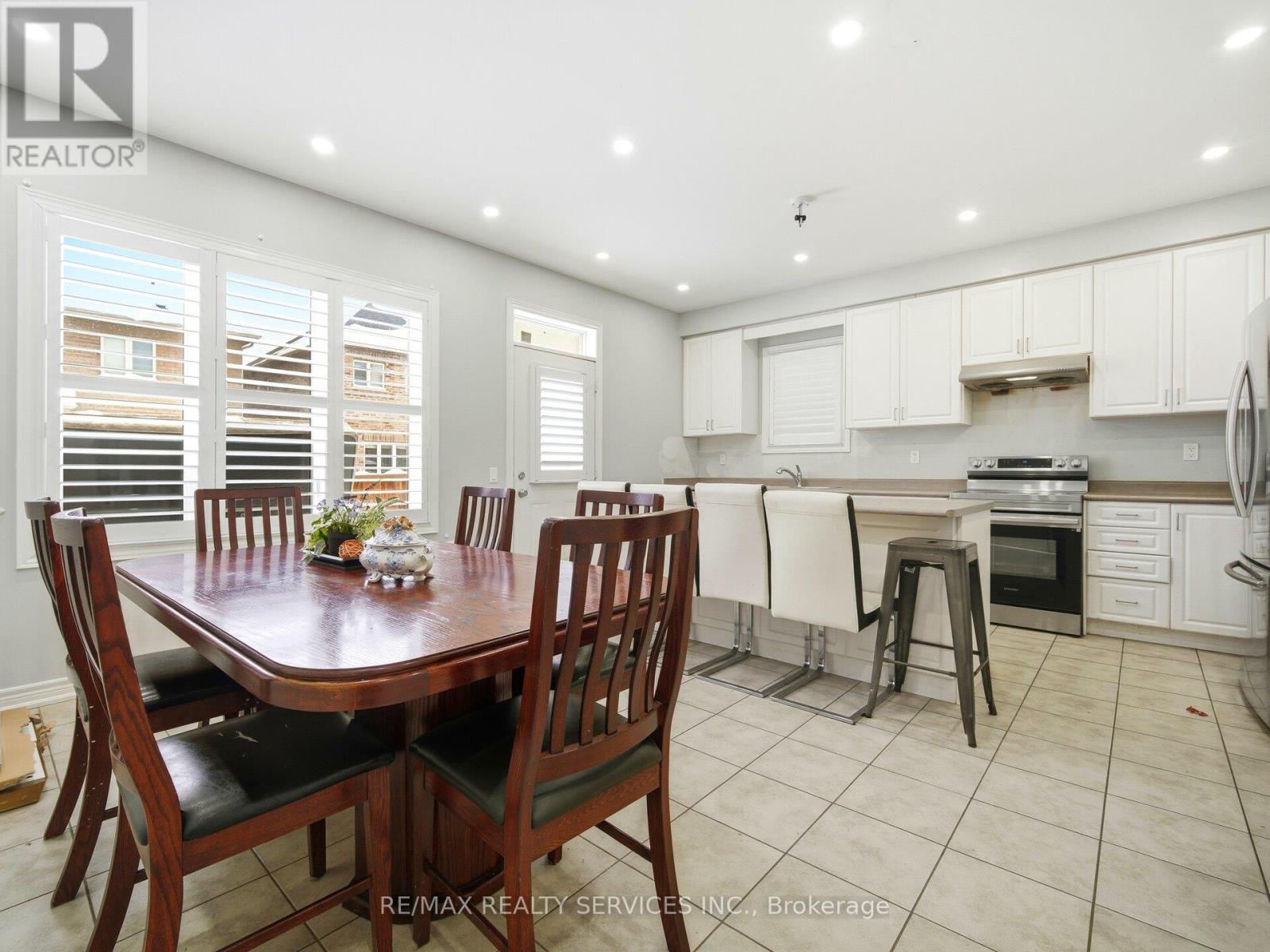 14 Deer Ridge Trail, Caledon, Ontario  L7C 3Z7 - Photo 7 - W12706220